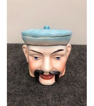 Scatola tabacchiera in terraglia raffigurante testa di personaggio cinese..Francia