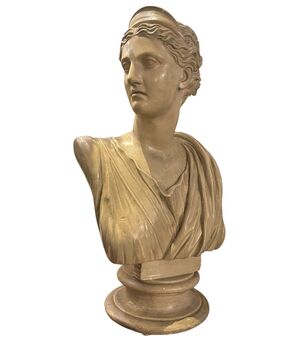 Busto raffigurante figura femminile