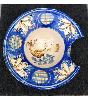 Majolica shaving plate decorated with a bird.Spain.     
