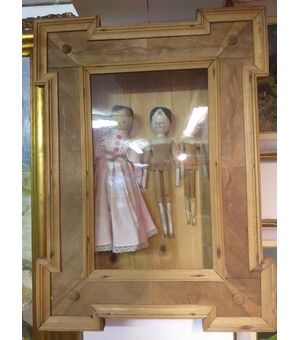 Display case with dolls from Val Gardena     