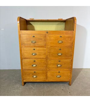 Antico mobile schedario a serrandina anni 50 faggio . 8 cassetti  restaurato . Mis  113 x 76 . h 137