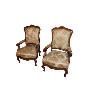 Coppia di poltrone Francesi del 1800 stile Luigi XV in legno di noce con bordi dorati