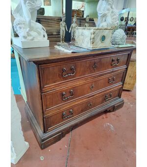 Magnifico canterano in noce - 132 x 63 cm