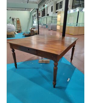 Bellissimo tavolo quadrato in noce - 143 x 143 cm - Metà '800