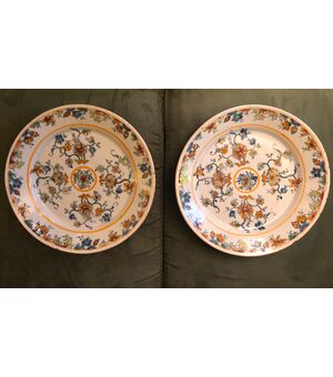 Pair of majolica plates decorated with flowering racemes. Delft, Holland.     