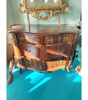 Bellissimo comò veneziano in noce - '700 - 135 x 64 cm 