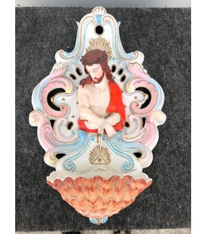 Pierced bisque porcelain stoup with rocaille motifs and half-length figure of Christ tied.     
