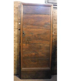 ptcr440 - rustic door in walnut, XVIII century, cm l 95 xh 220     
