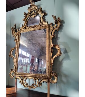 Raffinata specchiera in legno di cirmolo foglia oro - H 160 cm