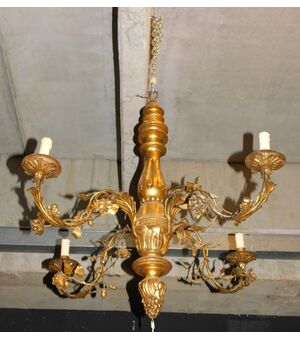 lamp163 - lampadario in legno laccato dorato, inizio XX secolo, cm l 80 x h 65