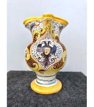 Mug-pourer in majolica decorated in raphaelesque style with double-headed eagle. Pesaro, factory by Giuseppe Bertolucci.     