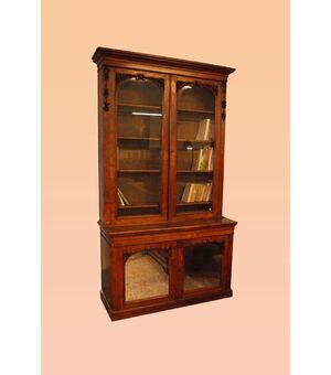 Antica bellissima libreria inglese in radica di noce con intagli e ante con specchio del 1800