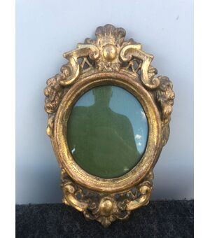 Small frame in carved and gilded wood with rocaille decoration.     