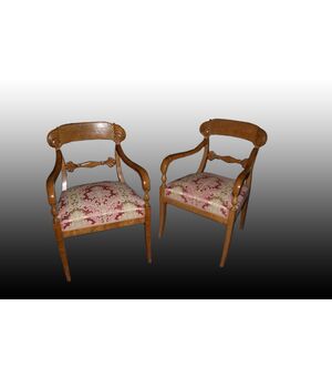 Gruppo di 3 poltrone Biedermeier in legno di betulla con intagli