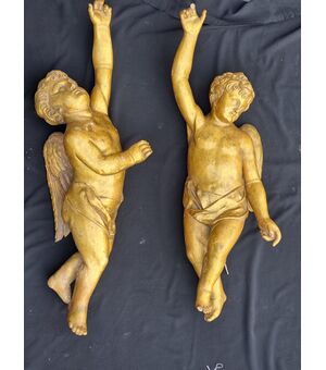 Coppia di angeli lignei dorati, Italia settentrionale (probabile area veneta), fine XVI – inizio XVII secolo