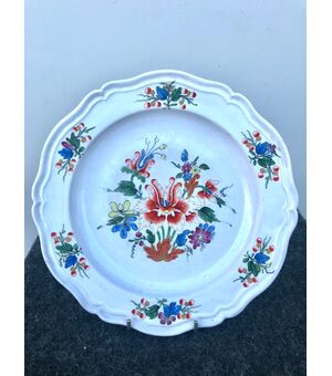 Porcelain plate with &#39;peony&#39; decoration. Doccia-Ginori manufacture.     