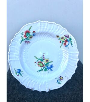 porcelain plate with &#39;bunches&#39; decoration. Doccia-Ginori manufacture.     