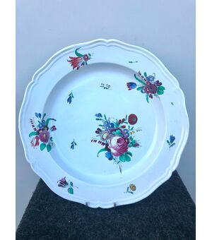 Porcelain plate with &#39;rose&#39; decoration. Doccia-Ginori manufacture.     
