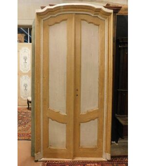 ptl397 arched door with frame; eighteenth century, meas. cm 120 xh 235 max     