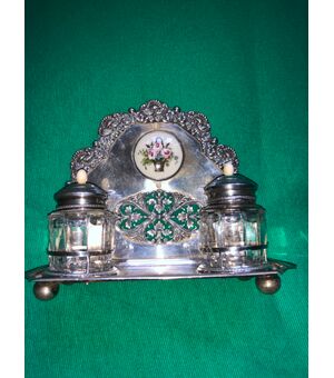 Embossed and perforated silver inkwell with stylized and round enamel motifs and throw it Austria 1832.     