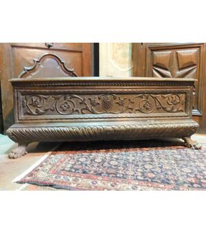 panc98 - chest carved in walnut, 17th century, meas. cm l 153 xh 62 x d. 57     