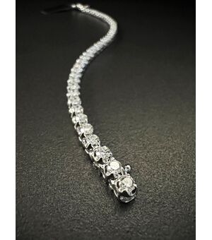 Bracciale  tennis  in  oro  bianco  e  Diamanti  di  Colore   E-F  per  4 ct.