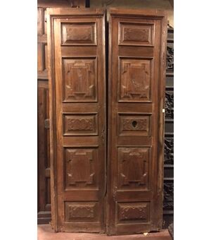 ptci497 door carved in walnut, meas. h cm 260 x width. 135 cm     