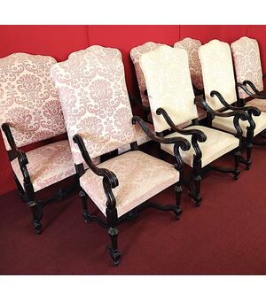 Gruppo otto poltrone intagliate