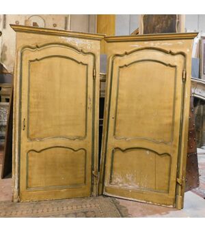 pte123 - pair of lacquered doors with frame, 18th / 20th century, size cm l 121 xh 241, light cm l 101 xh 218     