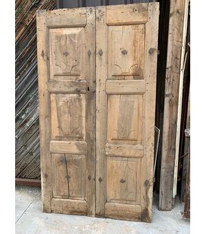 pte129 - walnut door with two wings, eighteenth century, to be restored, measuring cm l 102 xh 182     
