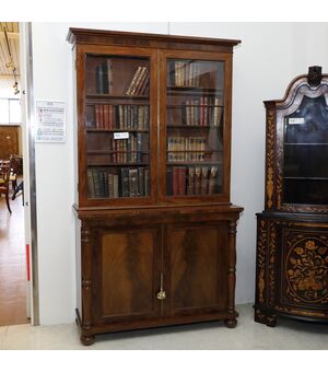 Bookcase with two doors in mahogany and mahogany feather Period 800     