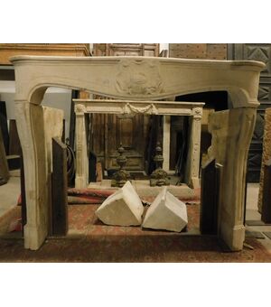 chp334 - Burgundy stone fireplace, 18th century, measuring cm l 146 xh 116 x d. max 72 cm     