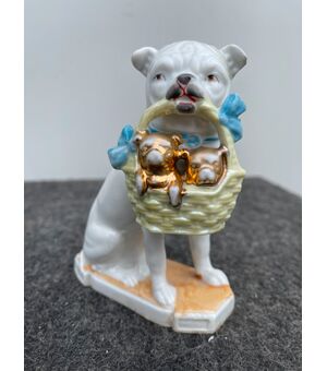 Statuina di cane con cuccioli in porcellana.Francia