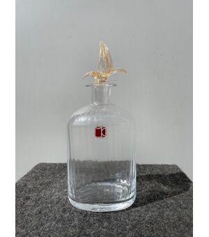 Bottiglia in vetro costolato con tappo con inclusioni oro.Carlo Moretti.