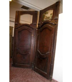 pti333 pair of Baroque walnut doors with sopraporta