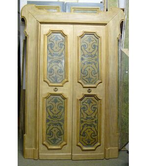 Painted door with two doors with frame fratinata