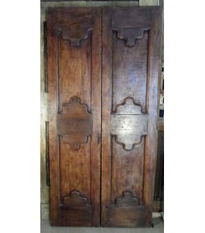 Neapolitan chestnut door with two doors