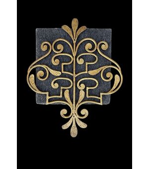 Applique appendiabiti in ferro battuto e dorato.