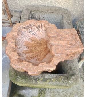 raffinata e integra acquasantiera cm. 35 x 42