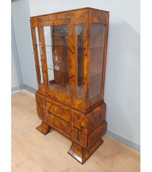 Vetrina cristalliera  art deco in noce e radica originale anno 1930-40