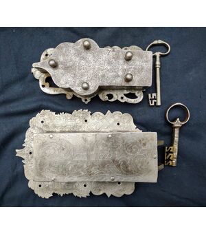 2 Serrature di mobile incise con chiavi originali