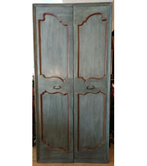 Porta ligure a due ante laccata con formelle di gusto provenzale