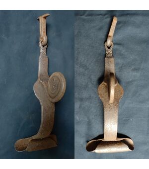 Grande battiporta in ferro XVI secolo