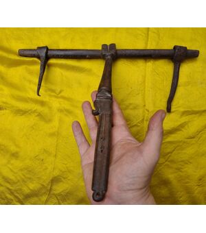 Imponente catenaccio zoomorfo XVII secolo