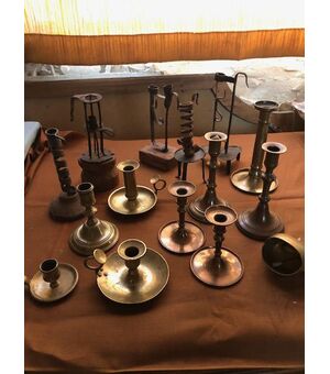 Gruppo di candelieri in metallo