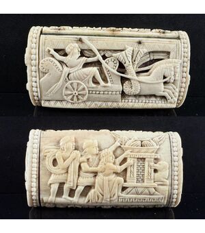 Bella tabacchiera in osso riccamente scolpita XVIII secolo