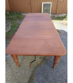 Elegante tavolo inglese