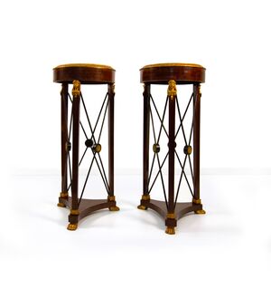 Coppia di gueridon in mogano, di gusto Impero, inizio XX secolo
