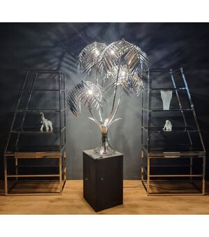 Lampada da Terra Imponente: Il Fascino Vintage della Kenzia in acciaio satinato