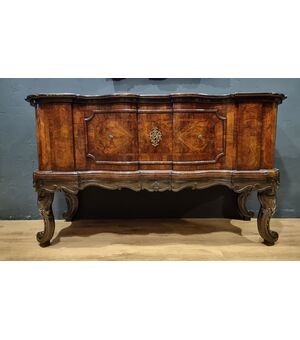 CREDENZA MOSSA LOMBARDA IN NOCE DEL 700